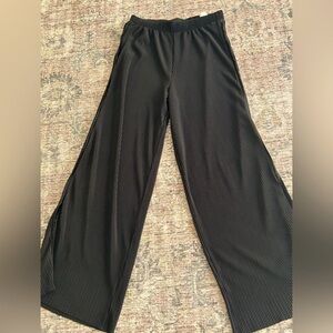 NWOT ZARA PLEATED PLISSE WIDE LEG PANTS Black SIZE M